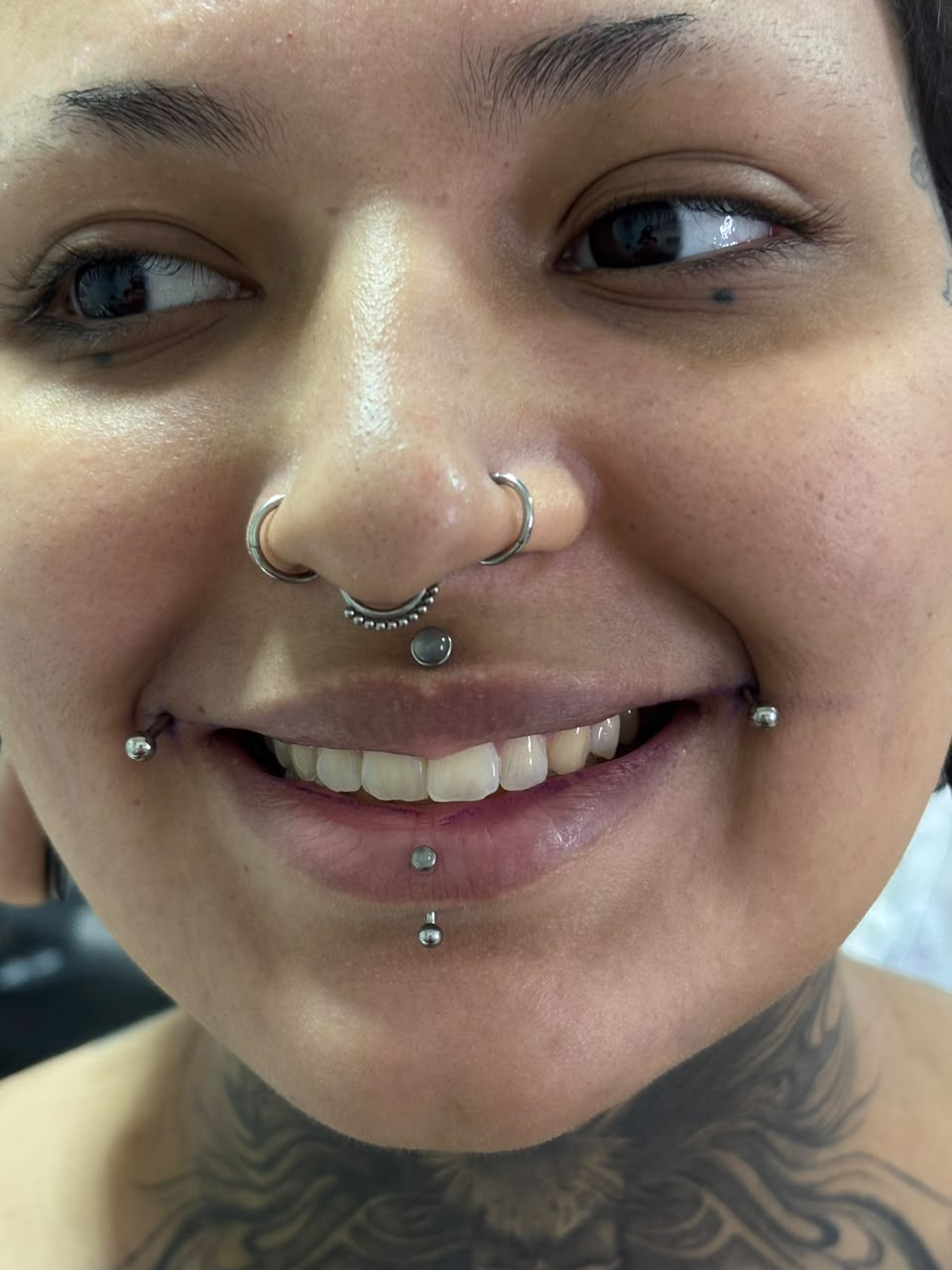 Trabalho de tatuagem ou piercing 17